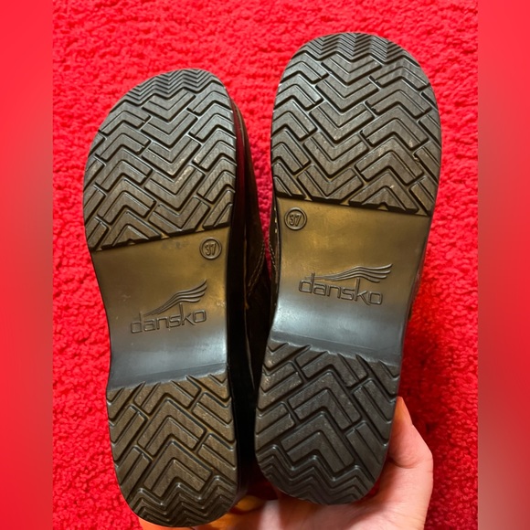 Women’s Dansko clogs - Picture 2 of 9